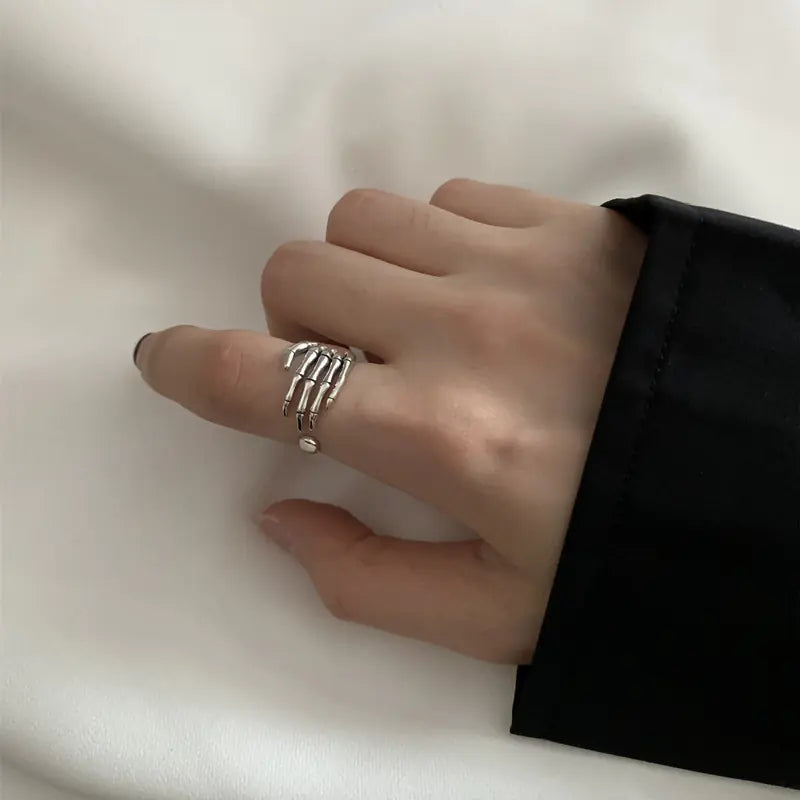 Reaper’s Claw Skeleton Ring 🦴